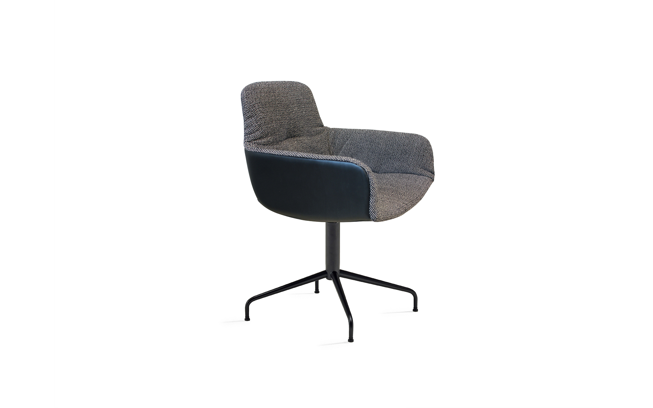 freifrau_2023_Leya_Armchair-High_2-2_ME005_Safire-0003_Adora-Ebony_front Platzhalter