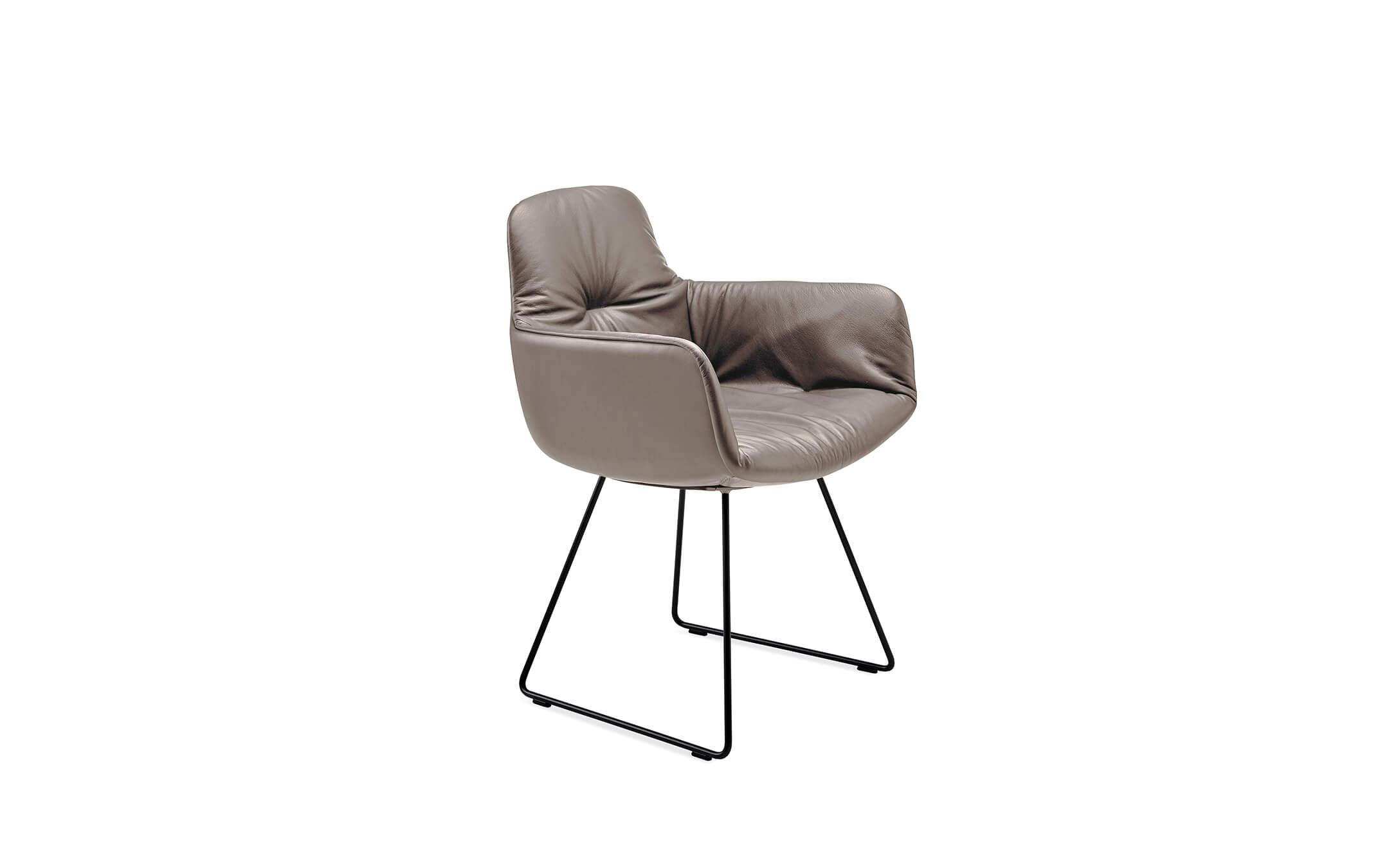 freifrau_Leya_Armchair-High_1-2_ME001_Sahara-Stone_front Platzhalter