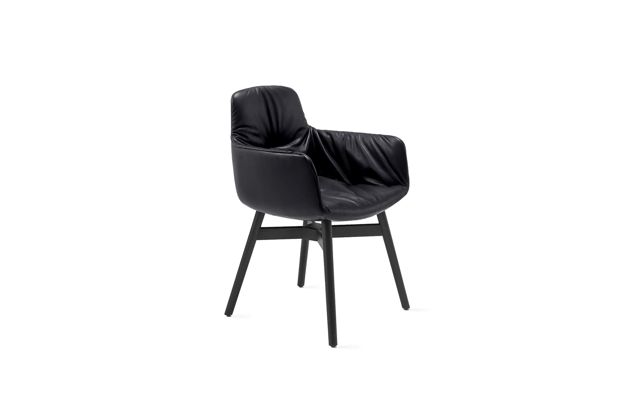 freifrau_Leya_Armchair-High_3-2_WD002_Adora-Ebony_front Platzhalter
