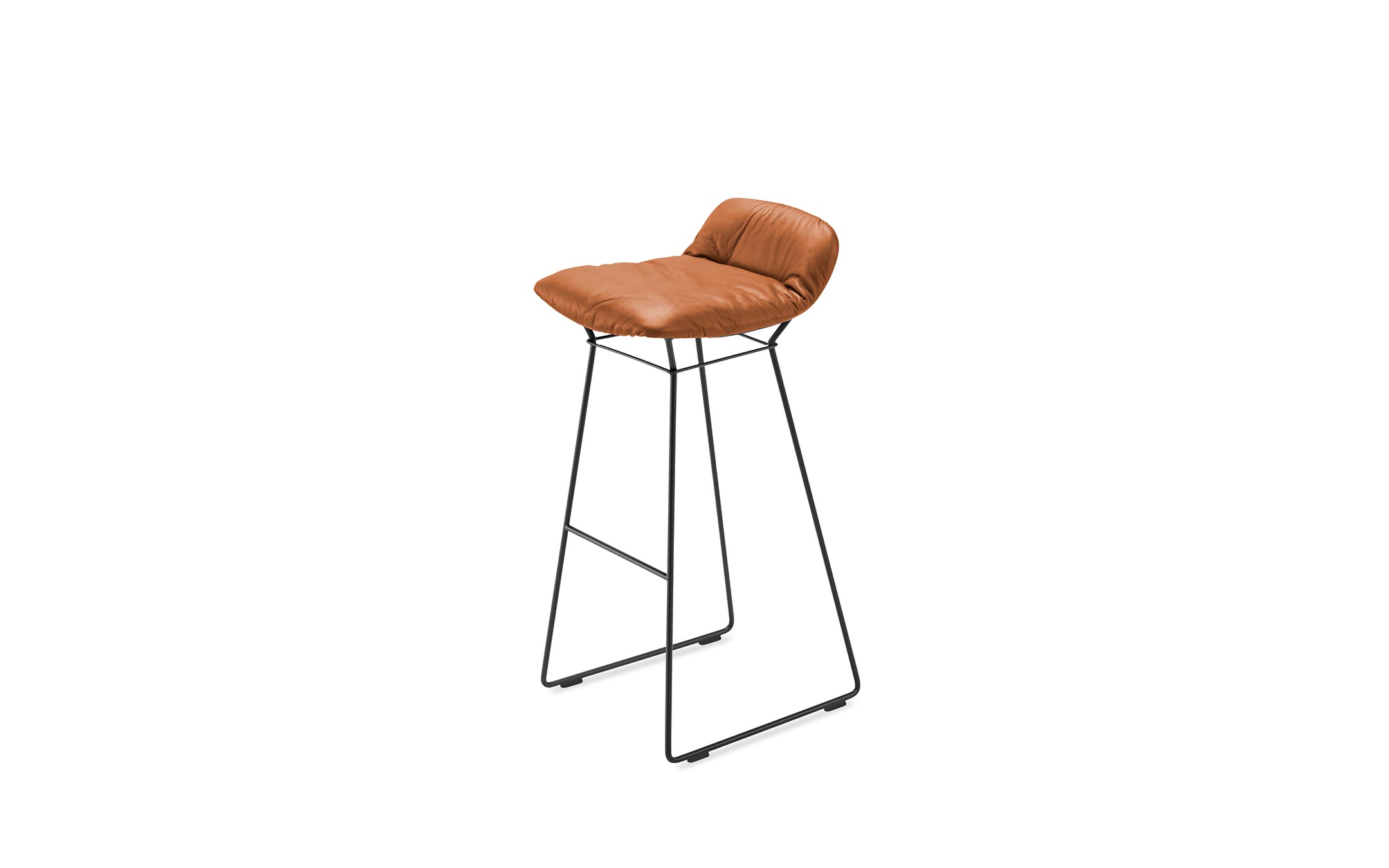freifrau_Leya_Barstool-Low_1-1_ME001_Sahara-Cognac_front Platzhalter